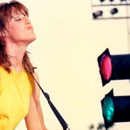 Katrina and the Waves – Walking on Sunshine